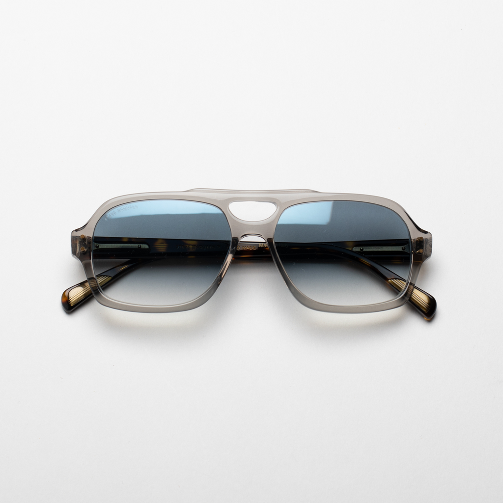 Steve McQueen SEBRING SUN 010 — Light Crystal Blue & Tortoise Temples