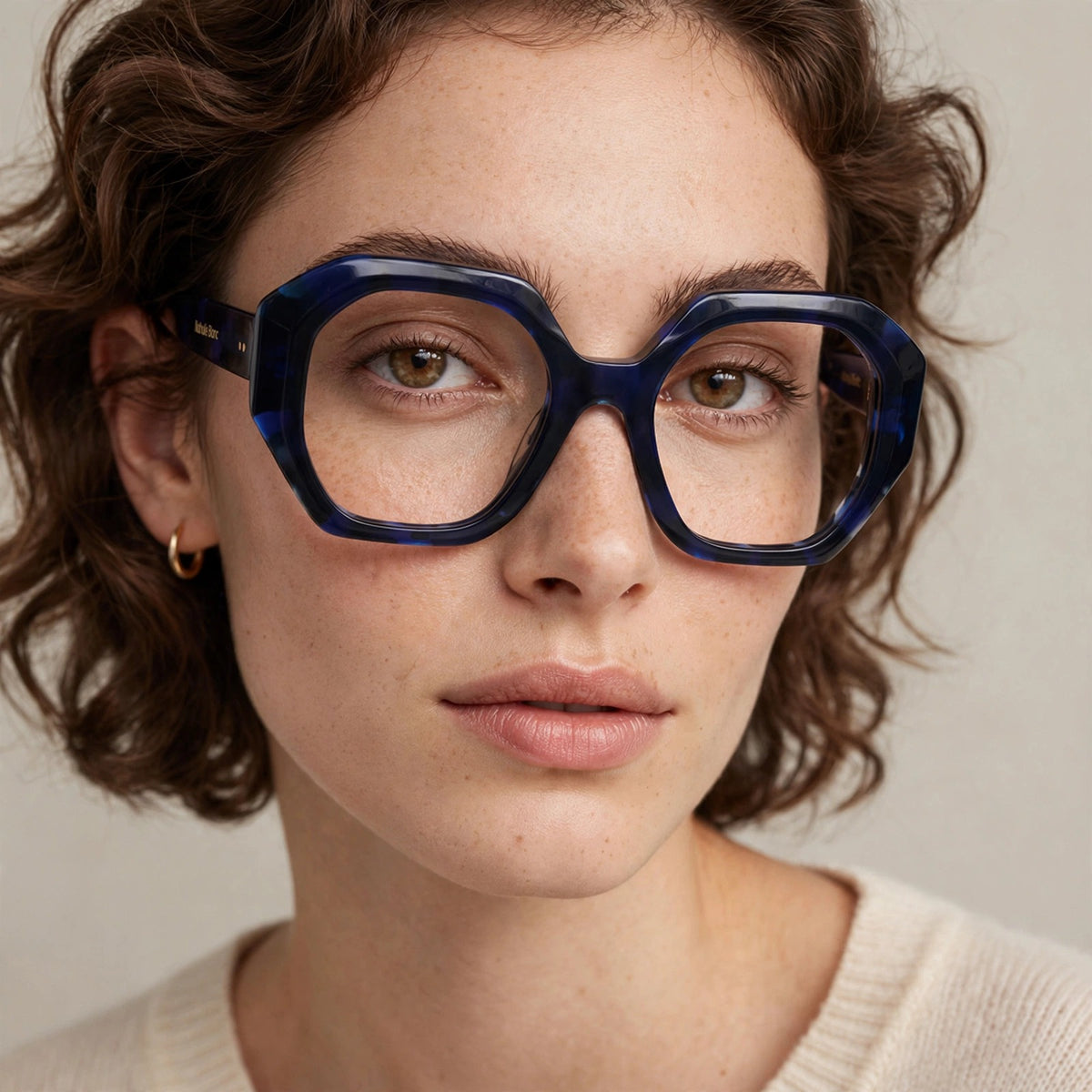 NB0 | AMBREN — worn by female model