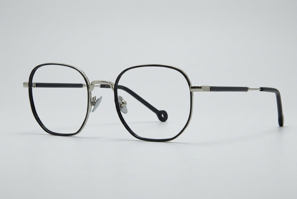 Dimitry 196 — Silver / Black, three-quarter view